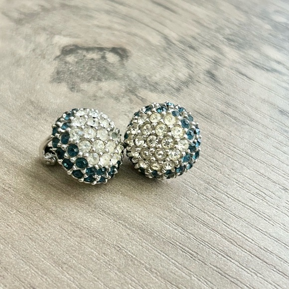 Ciner Vintage Crystal Blue and White Stud Clip On Earrings - Picture 4 of 8